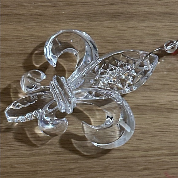 Waterford Crystal Fleur-de-Lis with Red Accent Ornament - Picture 13 of 16